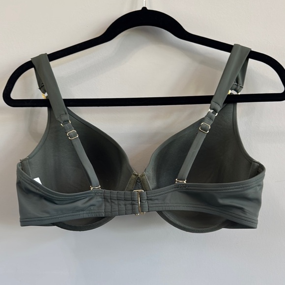💚 La Vie en Rose Green Swim Top with Molded Cups
Size Small DD - Picture 3 of 4